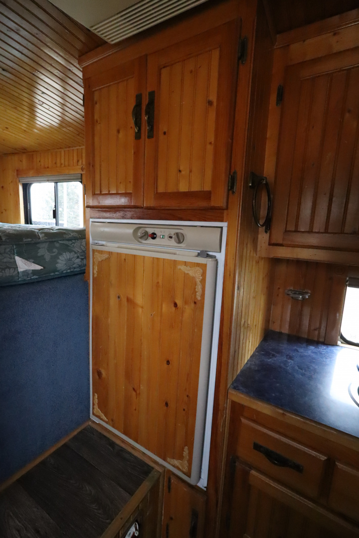 Used 2000 Cherokee 3 Place Weekender GN Horse Trailer