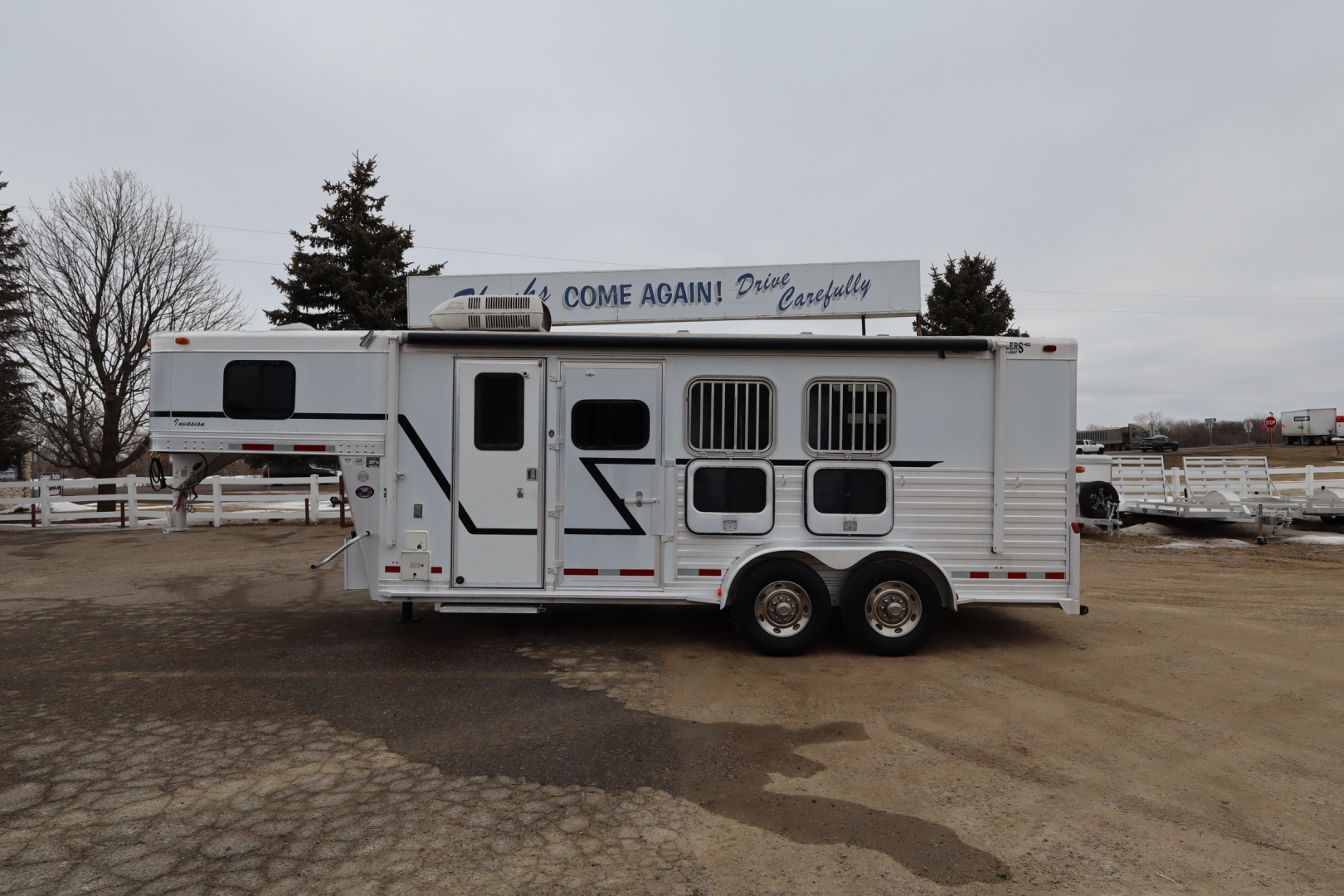 Used 2000 Cherokee 3 Place Weekender GN Horse Trailer