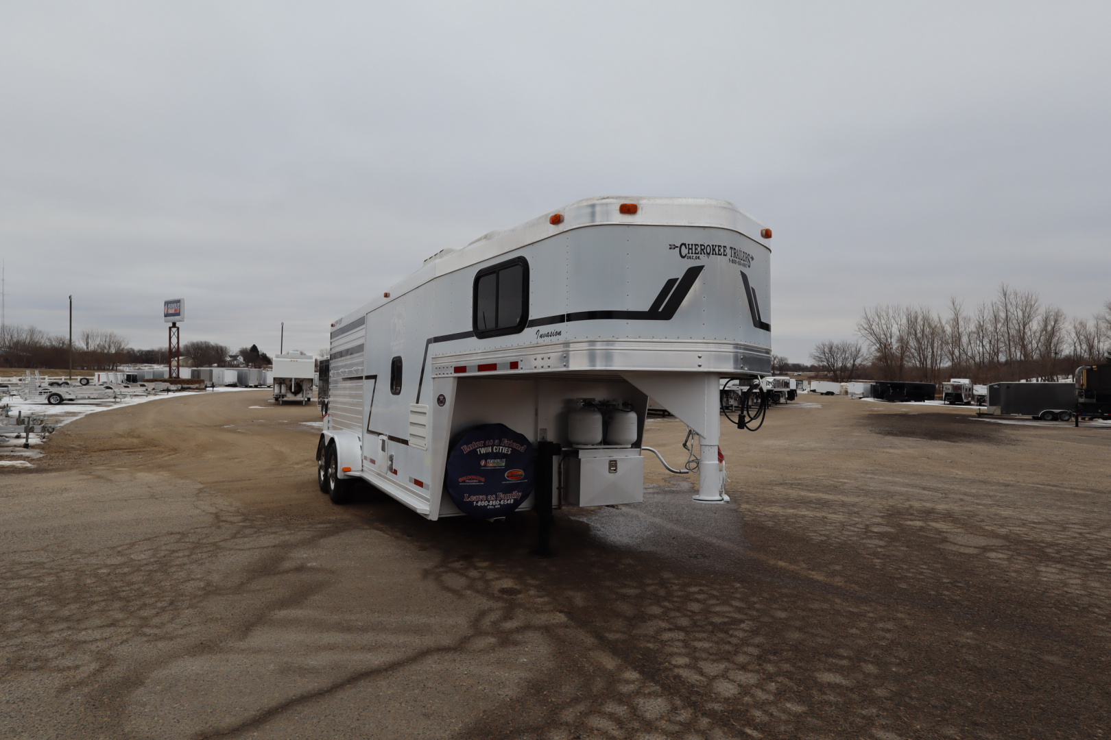 Used 2000 Cherokee 3 Place Weekender GN Horse Trailer