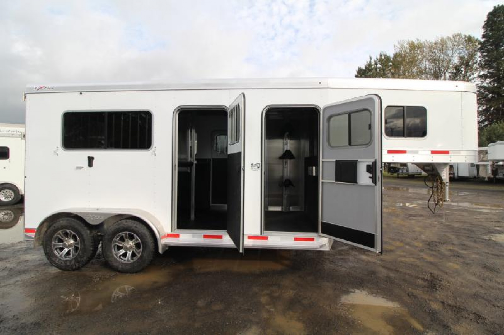 New 2024 Exiss 7200 ST $1400 BELOW COST! 2 Horse Straightload Trailer-7'8" Tall-Warmblood-Escape Doors on Both Sides