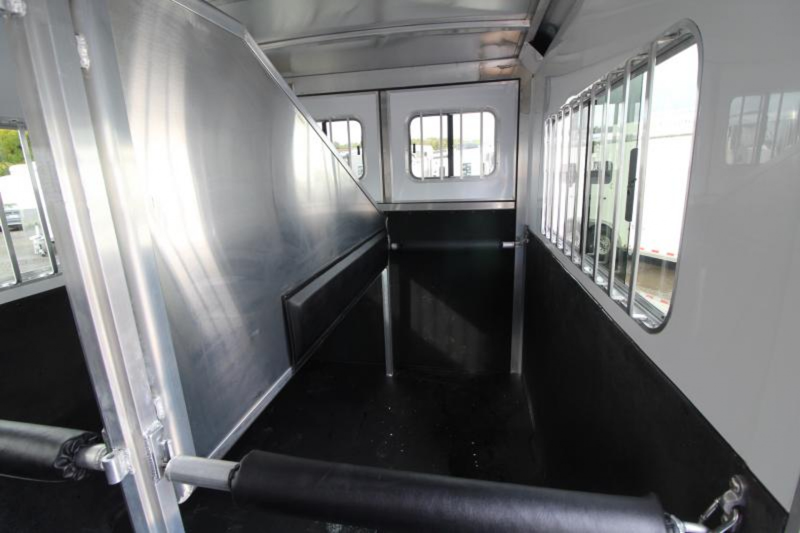 New 2024 Exiss 7200 ST $1400 BELOW COST! 2 Horse Straightload Trailer-7'8" Tall-Warmblood-Escape Doors on Both Sides