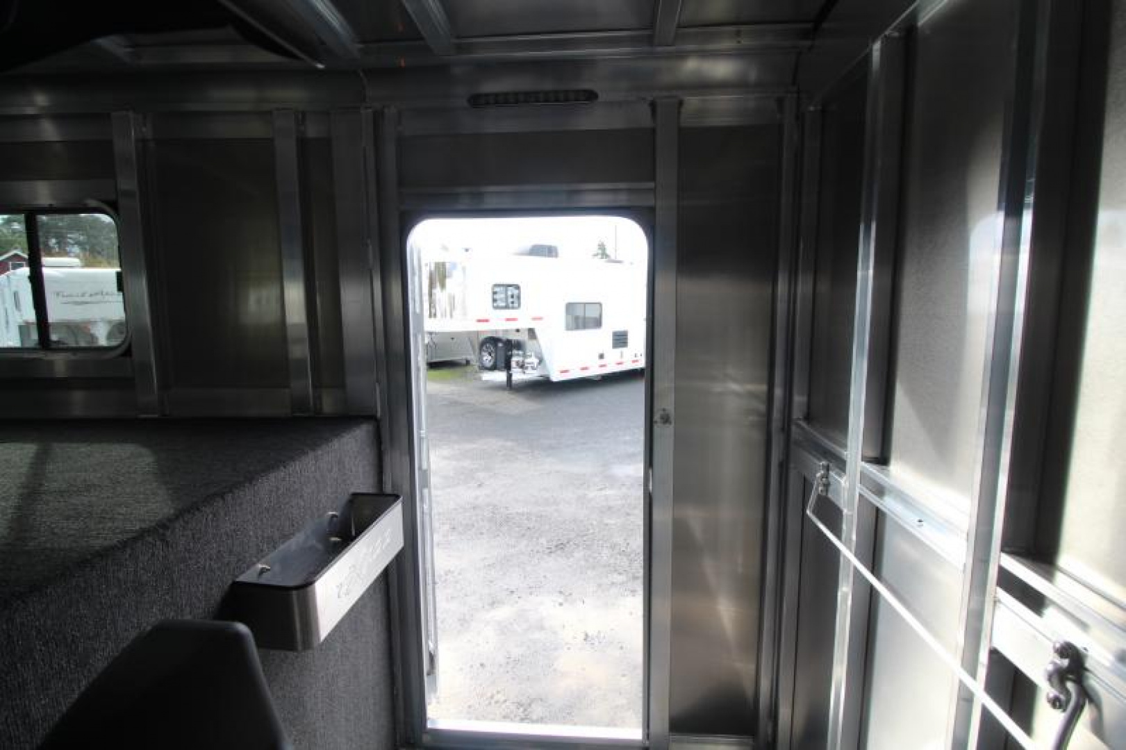 New 2024 Exiss 7200 ST $1400 BELOW COST! 2 Horse Straightload Trailer-7'8" Tall-Warmblood-Escape Doors on Both Sides