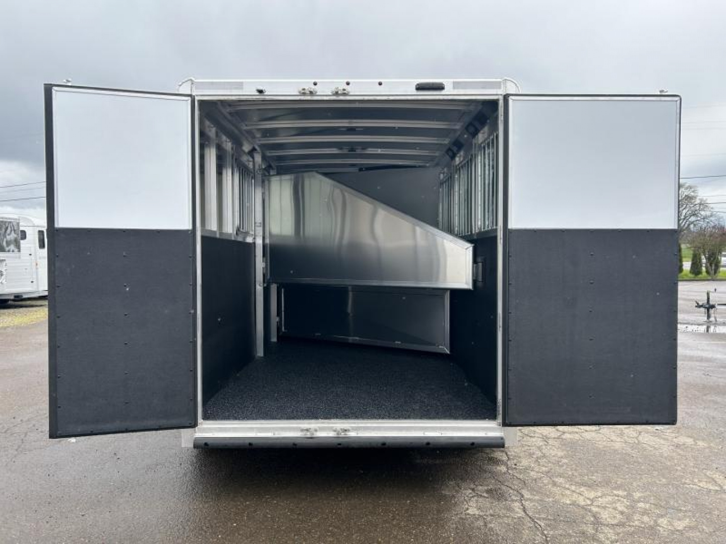 New Price Reduced $3,400 !! 2024 Exiss Express SS 3 Horse Trailer-Easy Care Flooring- Stud Divider-LED Lights