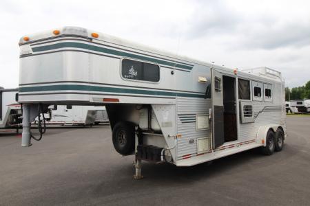 Used 1995 Sundowner GN Weekender 4 Horse Trailer