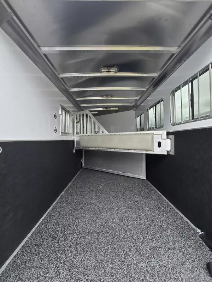 New PRICE REDUCED $3500! 2025 Featherlite 9400 3 Horse Trailer-Premier Tack- 7'6" Tall- Lined & Insulated Tack Room Ceiling-Stud Divider-Escape Door-Battery Package