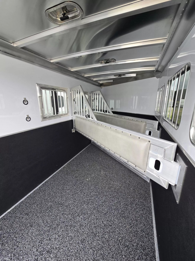 New PRICE REDUCED $3500! 2025 Featherlite 9400 3 Horse Trailer-Premier Tack- 7'6" Tall- Lined & Insulated Tack Room Ceiling-Stud Divider-Escape Door-Battery Package