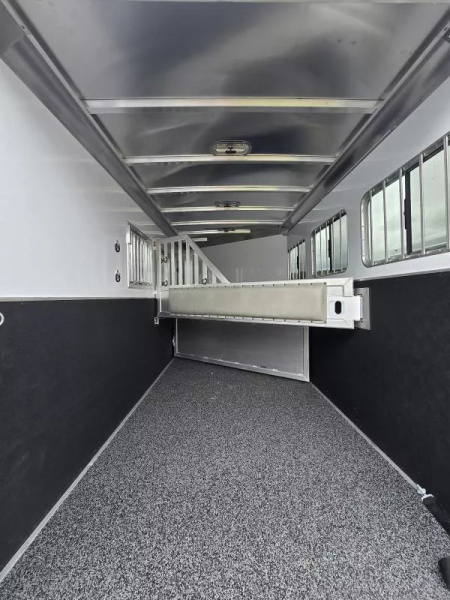 New PRICE REDUCED $3500! 2025 Featherlite 9400 3 Horse Trailer-Premier Tack- 7'6" Tall- Lined & Insulated Tack Room Ceiling-Stud Divider-Escape Door-Battery Package
