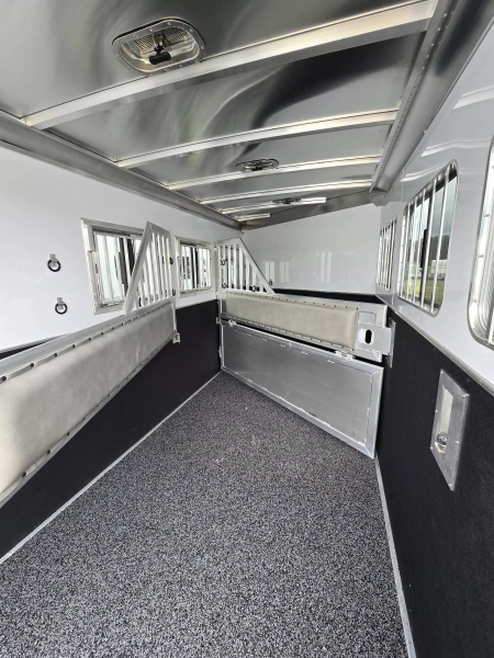 New PRICE REDUCED $3500! 2025 Featherlite 9400 3 Horse Trailer-Premier Tack- 7'6" Tall- Lined & Insulated Tack Room Ceiling-Stud Divider-Escape Door-Battery Package