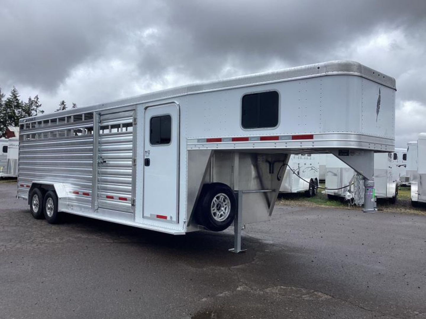 New PRICE REDUCED $3,600 2025 Featherlite 8413 24' Perfectfit Stock Combo Trailer-Escape Door Center & rear gates w/sliders-7'T-7'W