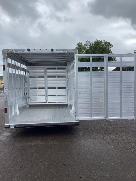 New PRICE REDUCED $3,600 2025 Featherlite 8413 24' Perfectfit Stock Combo Trailer-Escape Door Center & rear gates w/sliders-7'T-7'W