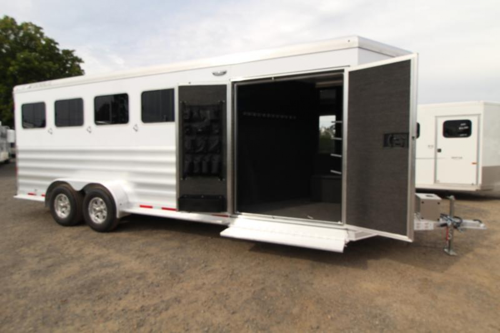 New PRICE REDUCED $4300! 2025 Featherlite 9400 4 Horse Trailer-Premier Tack-7'6" Tall-Easy Care Flooring-Lined & Insulated Dressing/Tack Room Ceiling-Stud Divider-Escape Door