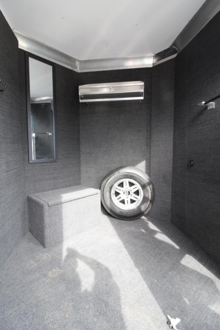 New PRICE REDUCED $4300! 2025 Featherlite 9400 4 Horse Trailer-Premier Tack-7'6" Tall-Easy Care Flooring-Lined & Insulated Dressing/Tack Room Ceiling-Stud Divider-Escape Door