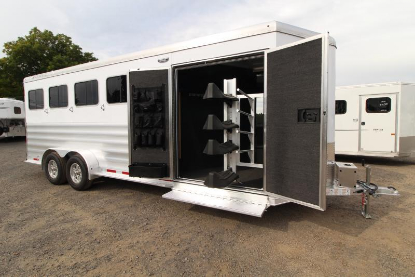 New PRICE REDUCED $4300! 2025 Featherlite 9400 4 Horse Trailer-Premier Tack-7'6" Tall-Easy Care Flooring-Lined & Insulated Dressing/Tack Room Ceiling-Stud Divider-Escape Door