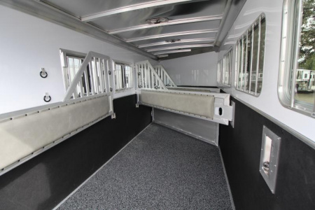 New PRICE REDUCED $4300! 2025 Featherlite 9400 4 Horse Trailer-Premier Tack-7'6" Tall-Easy Care Flooring-Lined & Insulated Dressing/Tack Room Ceiling-Stud Divider-Escape Door