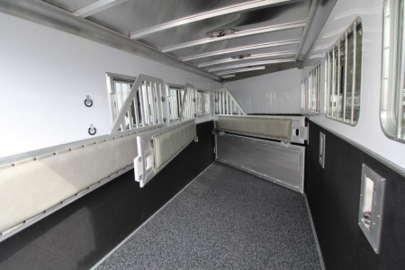 New PRICE REDUCED $4300! 2025 Featherlite 9400 4 Horse Trailer-Premier Tack-7'6" Tall-Easy Care Flooring-Lined & Insulated Dressing/Tack Room Ceiling-Stud Divider-Escape Door