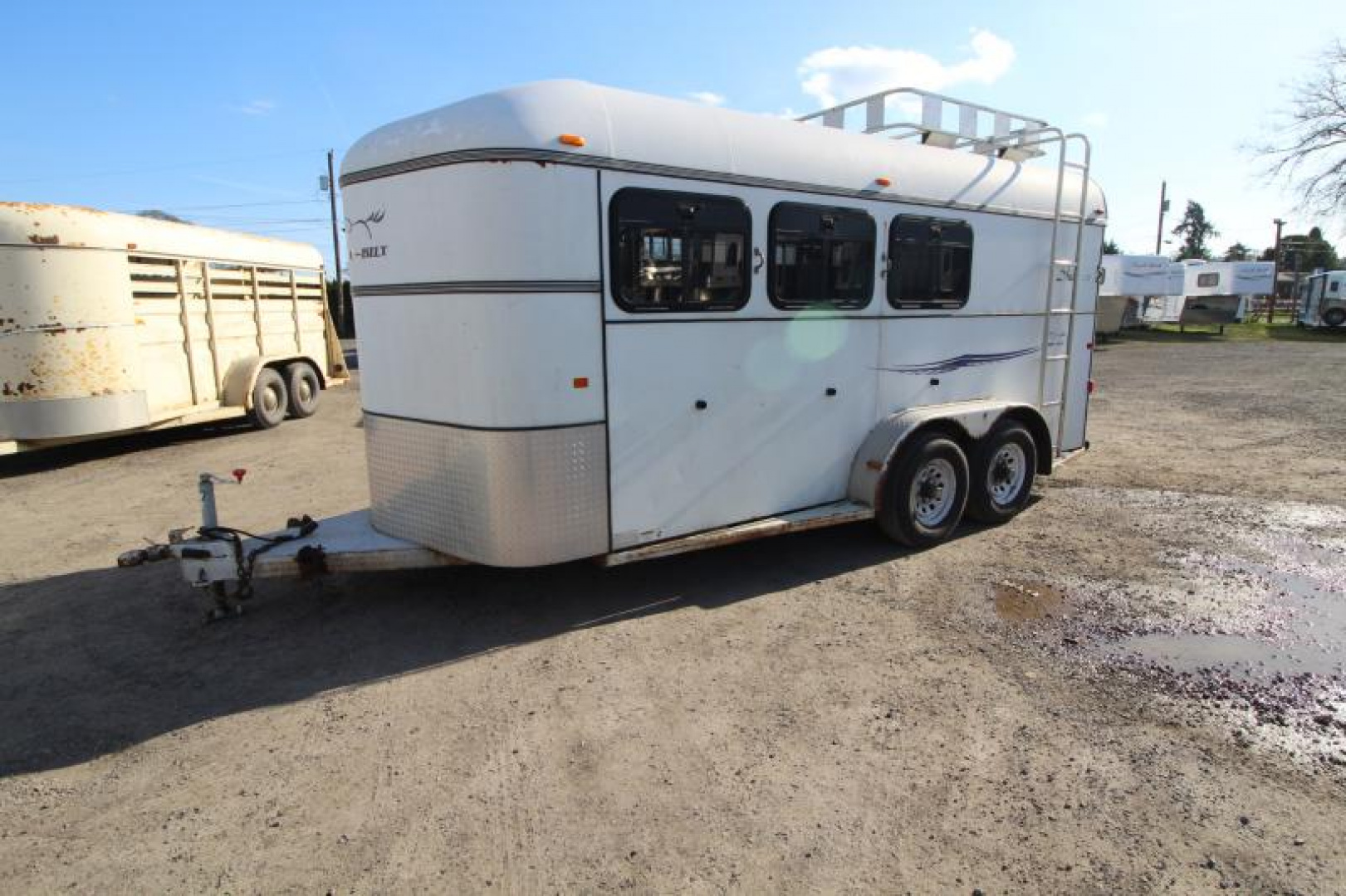 Used 2005 Thuro-Bilt Shilo 3 Horse Trailer w/ Hayrack