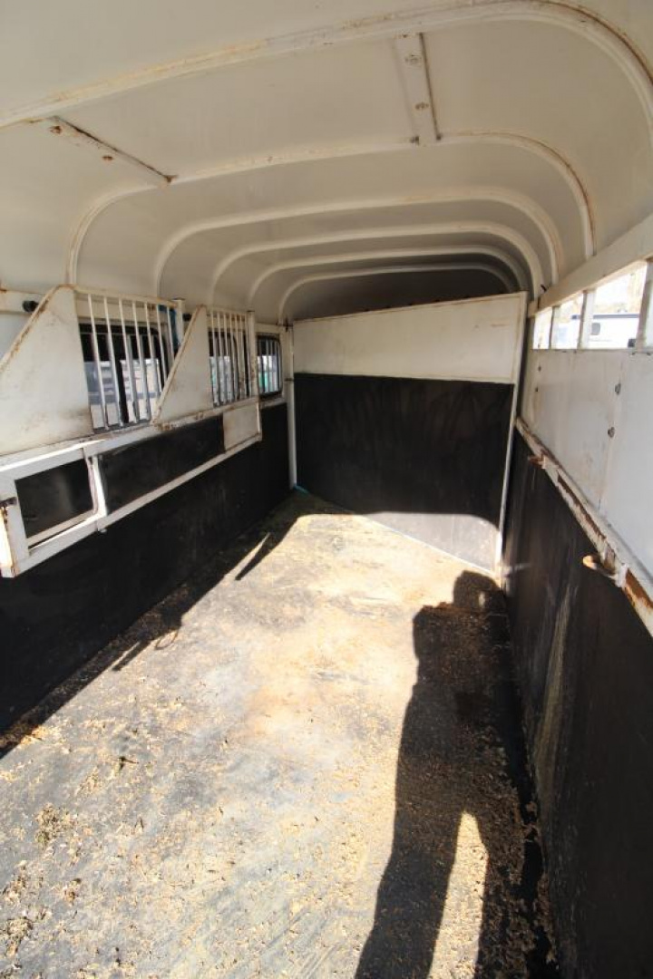 Used 2005 Thuro-Bilt Shilo 3 Horse Trailer w/ Hayrack