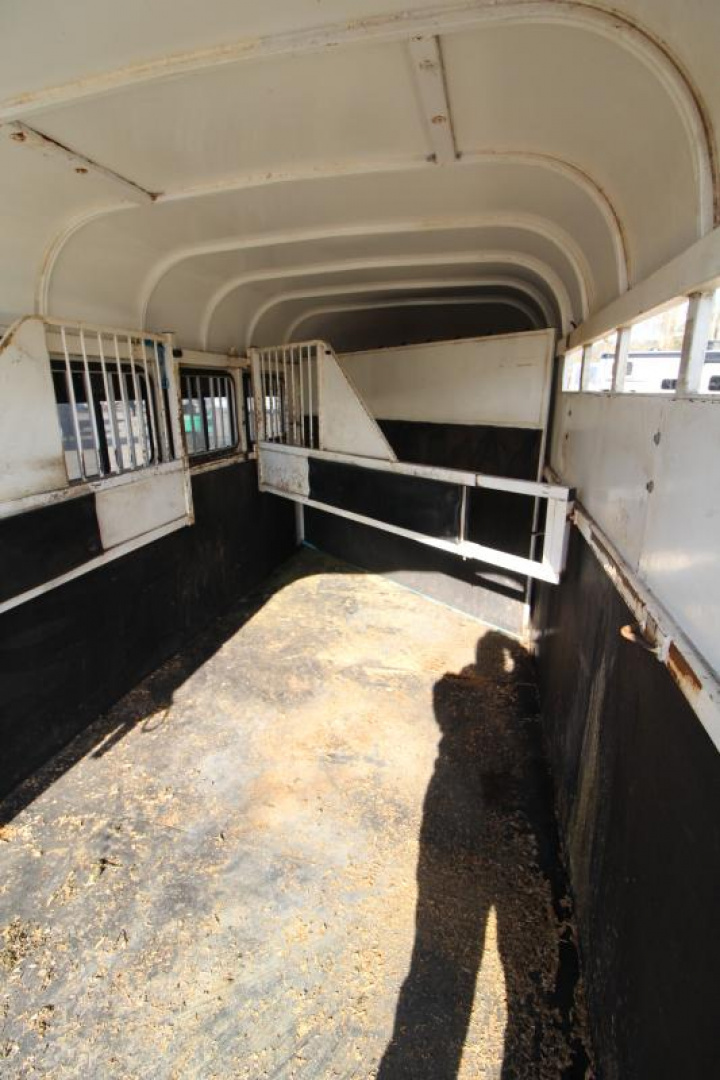 Used 2005 Thuro-Bilt Shilo 3 Horse Trailer w/ Hayrack