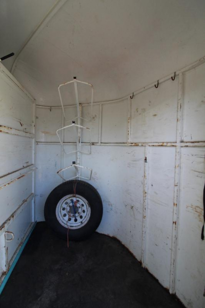 Used 2005 Thuro-Bilt Shilo 3 Horse Trailer w/ Hayrack