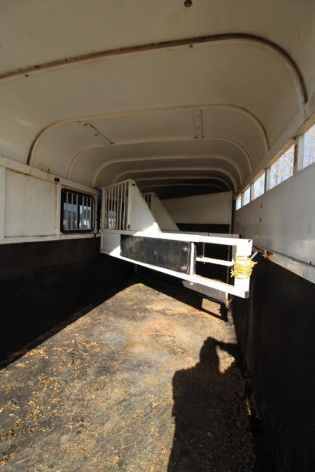 Used 2005 Thuro-Bilt Shilo 3 Horse Trailer w/ Hayrack