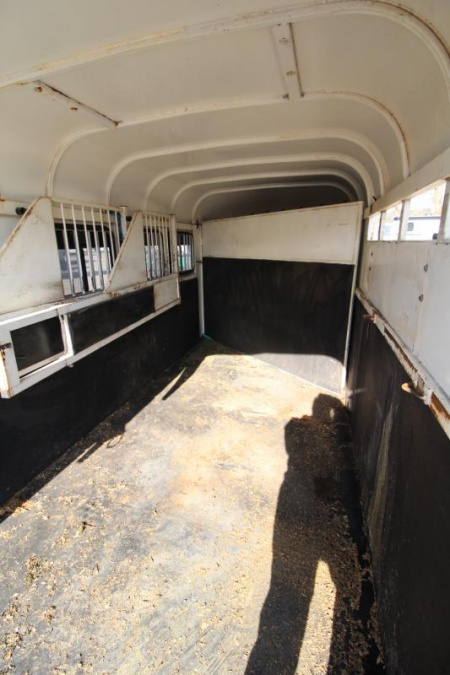 Used 2005 Thuro-Bilt Shilo 3 Horse Trailer w/ Hayrack