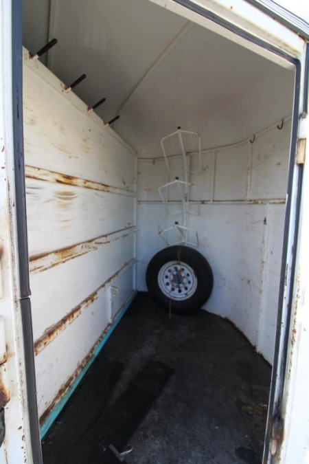 Used 2005 Thuro-Bilt Shilo 3 Horse Trailer w/ Hayrack