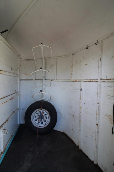 Used 2005 Thuro-Bilt Shilo 3 Horse Trailer w/ Hayrack