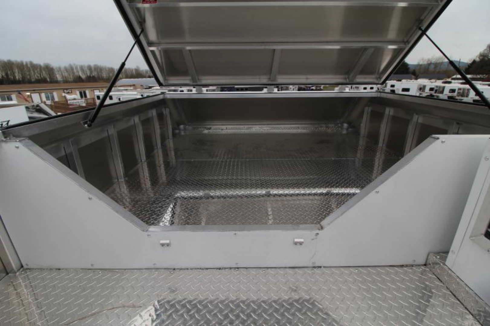 New PRICE REDUCED $10,000! 2025 SMC Laramie 8413SSR - Fully Loaded!!! Keyless Entry-Solar Panel-Hay pod W/Platform & Much More!!