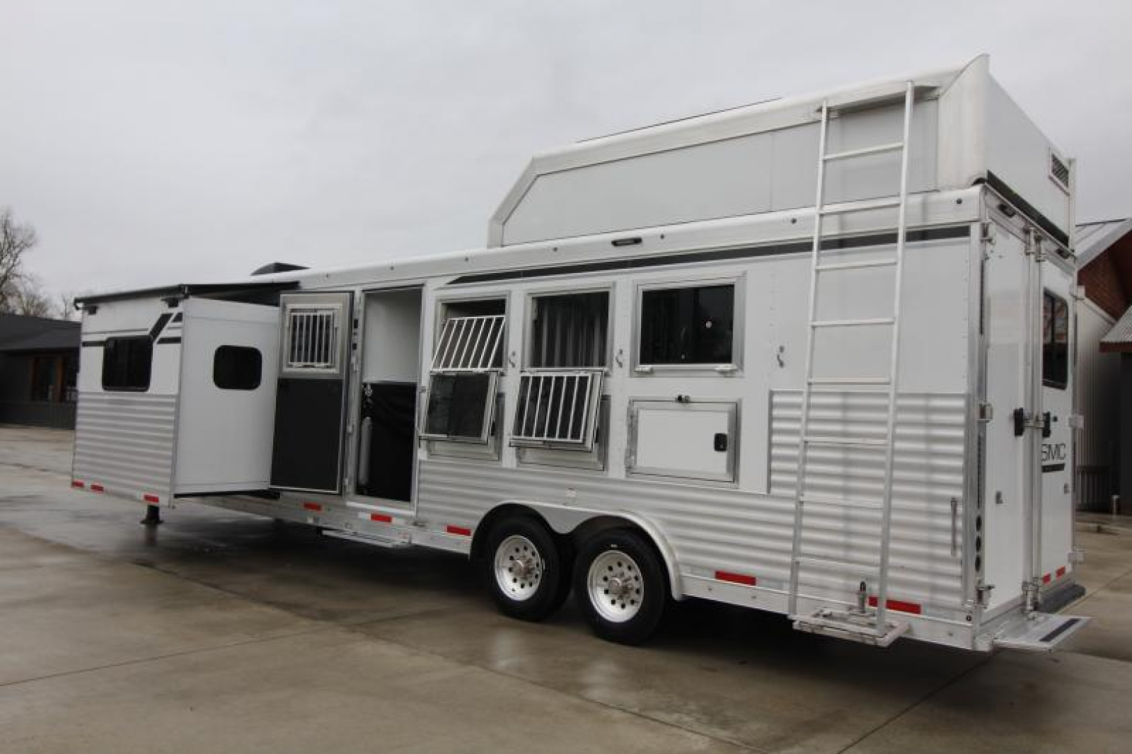 New PRICE REDUCED $10,000! 2025 SMC Laramie 8413SSR - Fully Loaded!!! Keyless Entry-Solar Panel-Hay pod W/Platform & Much More!!