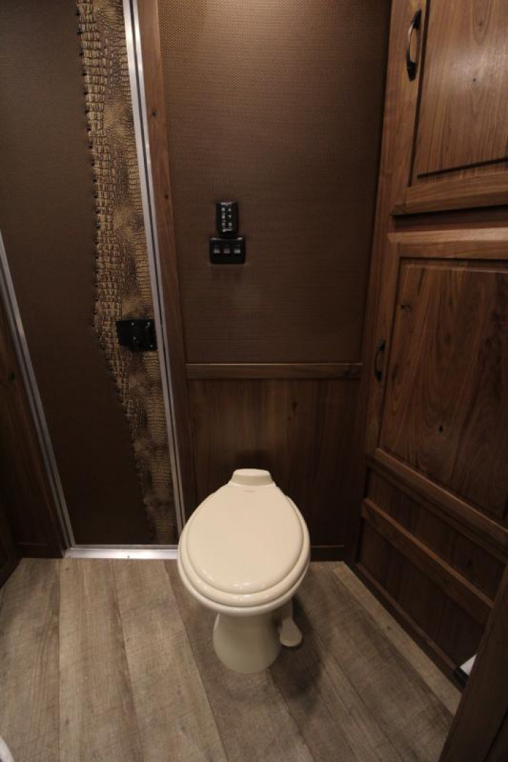 New PRICE REDUCED $10,000! 2025 SMC Laramie 8413SSR - Fully Loaded!!! Keyless Entry-Solar Panel-Hay pod W/Platform & Much More!!