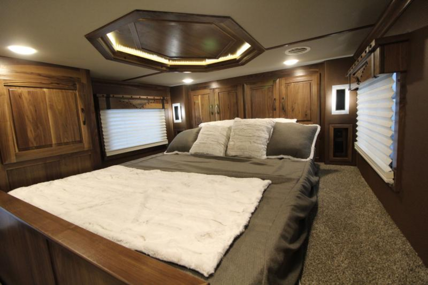 New PRICE REDUCED $10,000! 2025 SMC Laramie 8413SSR - Fully Loaded!!! Keyless Entry-Solar Panel-Hay pod W/Platform & Much More!!