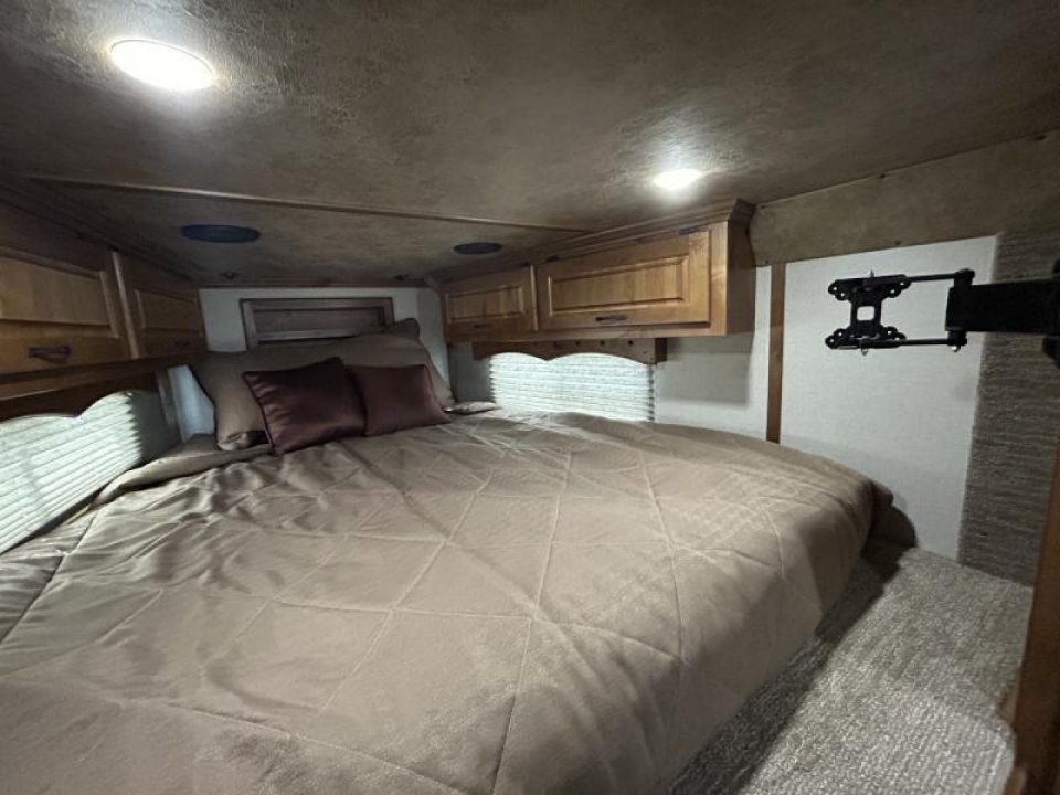 New ON ORDER!!! 2025 Trails West CLASSIC 10X10 2 Horse Trailer