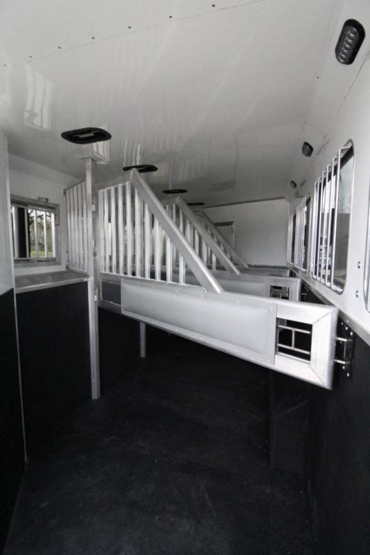 New REDUCED $8800! 2025 SMC Patriot 8415SRK 4 Horse W/Slide-Gorgeous real wood interior- Sofa & Dinette-Lots of Features!