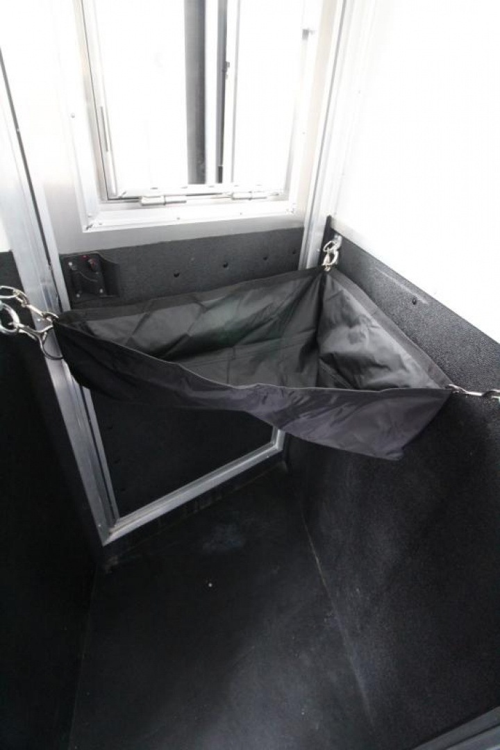 New REDUCED $8800! 2025 SMC Patriot 8415SRK 4 Horse W/Slide-Gorgeous real wood interior- Sofa & Dinette-Lots of Features!