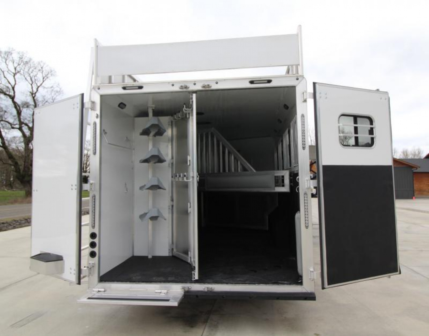 New REDUCED $8800! 2025 SMC Patriot 8415SRK 4 Horse W/Slide-Gorgeous real wood interior- Sofa & Dinette-Lots of Features!