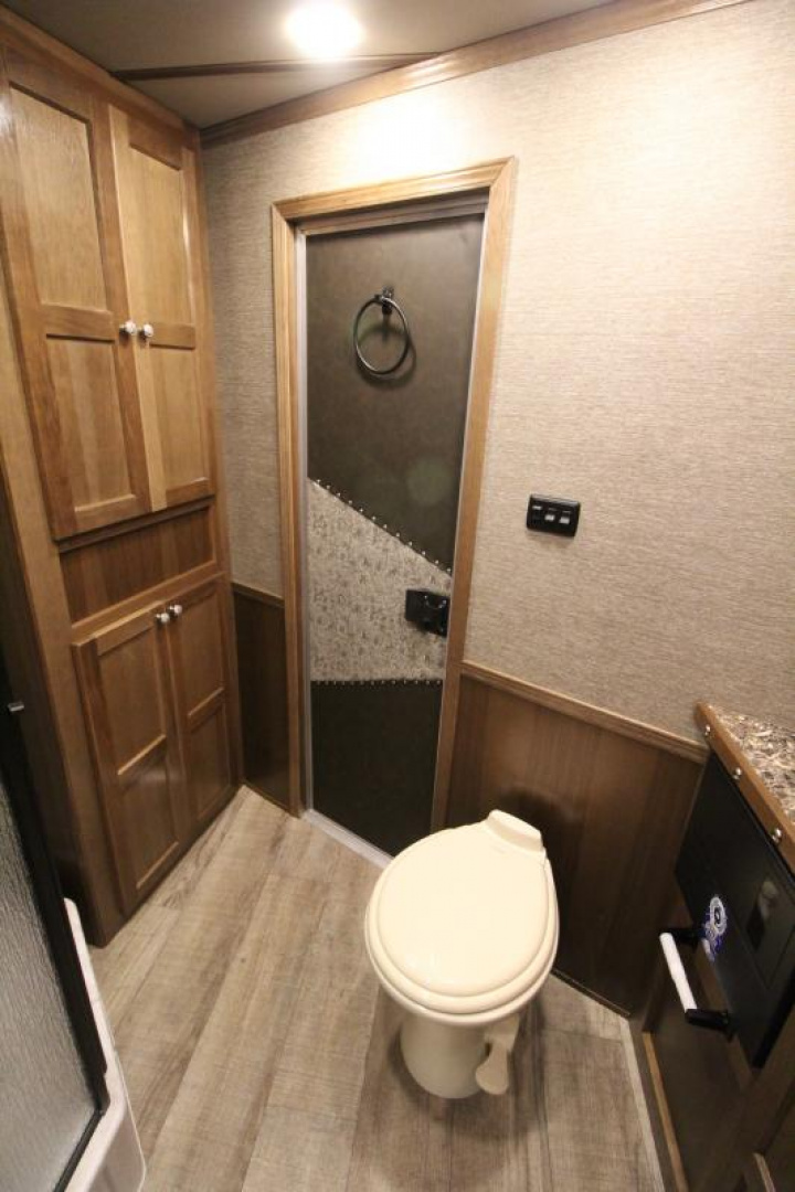 New REDUCED $8800! 2025 SMC Patriot 8415SRK 4 Horse W/Slide-Gorgeous real wood interior- Sofa & Dinette-Lots of Features!