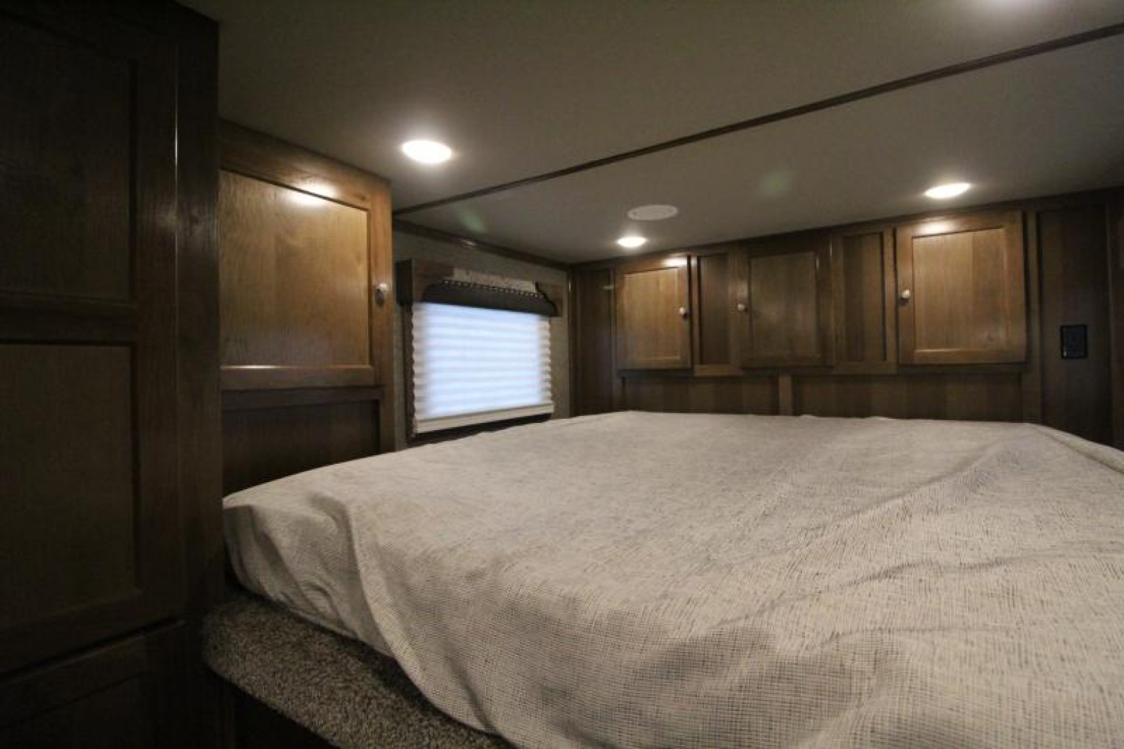 New REDUCED $8800! 2025 SMC Patriot 8415SRK 4 Horse W/Slide-Gorgeous real wood interior- Sofa & Dinette-Lots of Features!