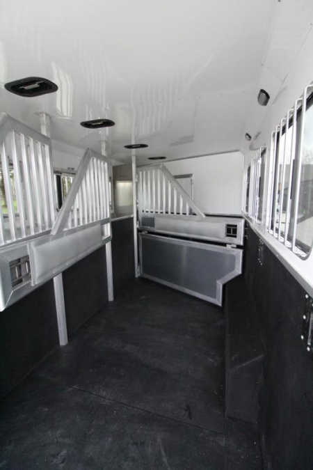 New REDUCED $8800! 2025 SMC Patriot 8415SRK 4 Horse W/Slide-Gorgeous real wood interior- Sofa & Dinette-Lots of Features!