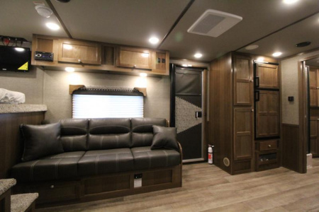 New REDUCED $8800! 2025 SMC Patriot 8415SRK 4 Horse W/Slide-Gorgeous real wood interior- Sofa & Dinette-Lots of Features!