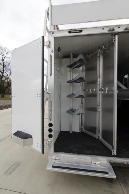 New REDUCED $8800! 2025 SMC Patriot 8415SRK 4 Horse W/Slide-Gorgeous real wood interior- Sofa & Dinette-Lots of Features!