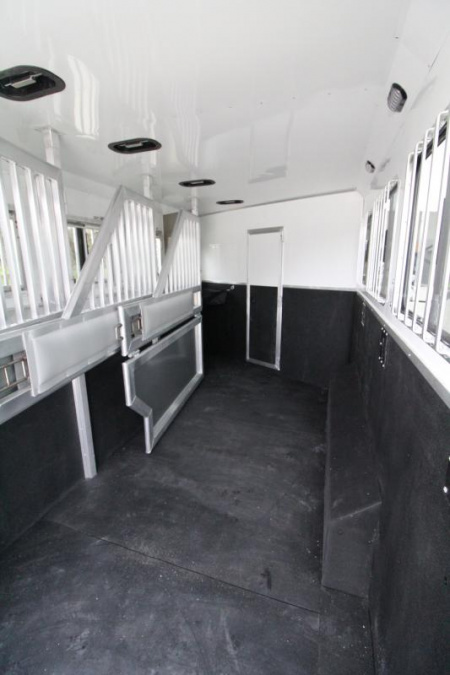 New REDUCED $8800! 2025 SMC Patriot 8415SRK 4 Horse W/Slide-Gorgeous real wood interior- Sofa & Dinette-Lots of Features!