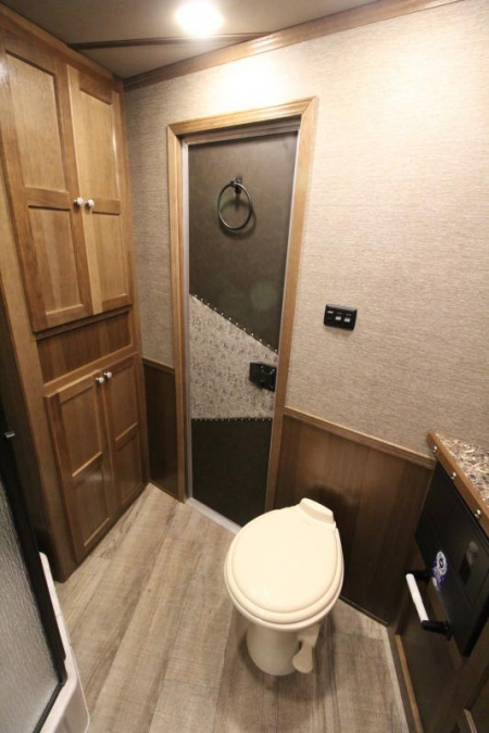 New REDUCED $8800! 2025 SMC Patriot 8415SRK 4 Horse W/Slide-Gorgeous real wood interior- Sofa & Dinette-Lots of Features!