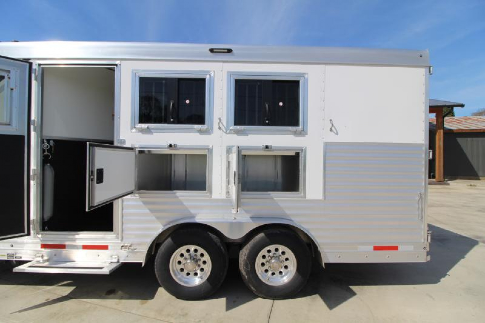 New Price Reduced $5000! 2025 SMC Horse Trailers Patriot 8310 3 Horse-All Aluminum-Real wood interior- Loaded w/ features!