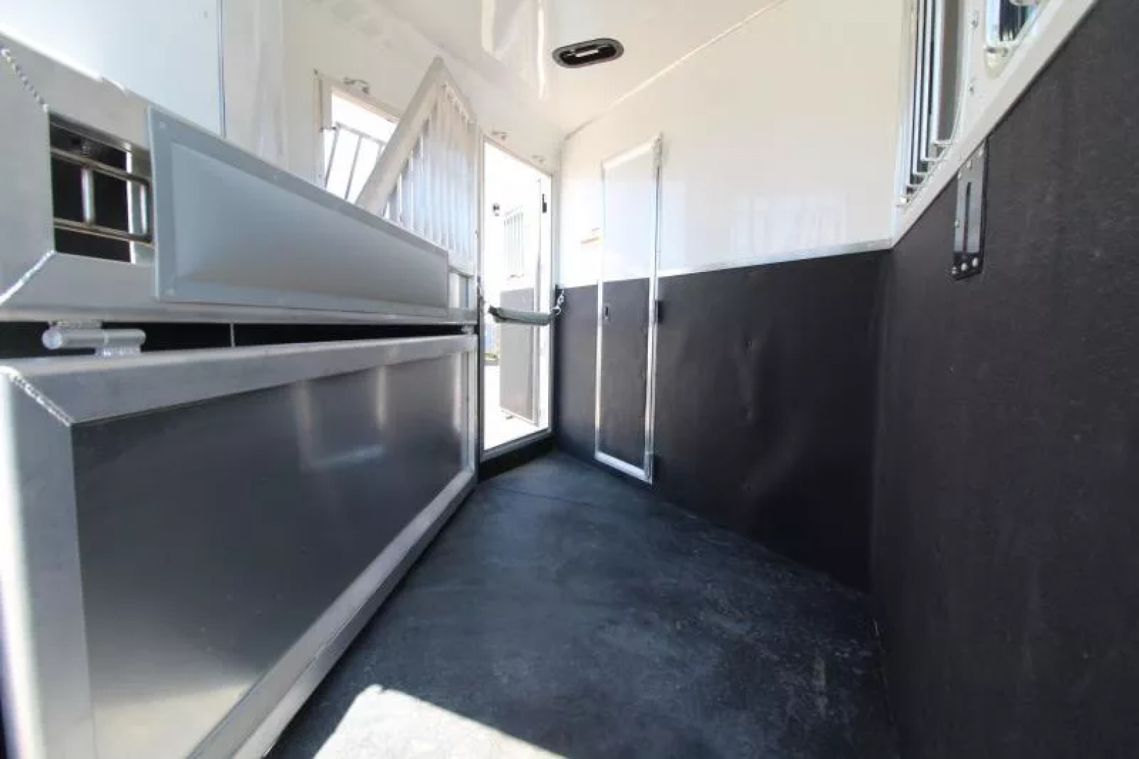 New 2026 SMC Patriot P29SRK - 9FT SW w/ Slide LQ. All Alum. All Real Wood Interior. 2 Horse Trailer