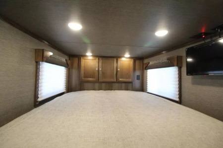 New 2026 SMC Patriot P29SRK - 9FT SW w/ Slide LQ. All Alum. All Real Wood Interior. 2 Horse Trailer