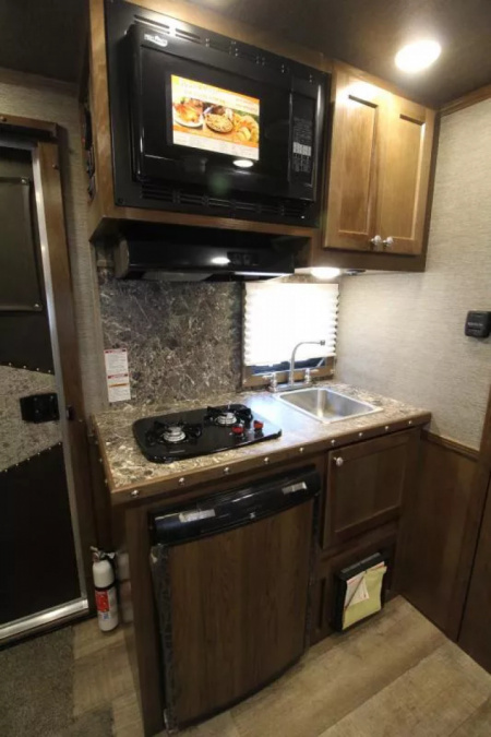 New 2026 SMC Patriot P29SRK - 9FT SW w/ Slide LQ. All Alum. All Real Wood Interior. 2 Horse Trailer