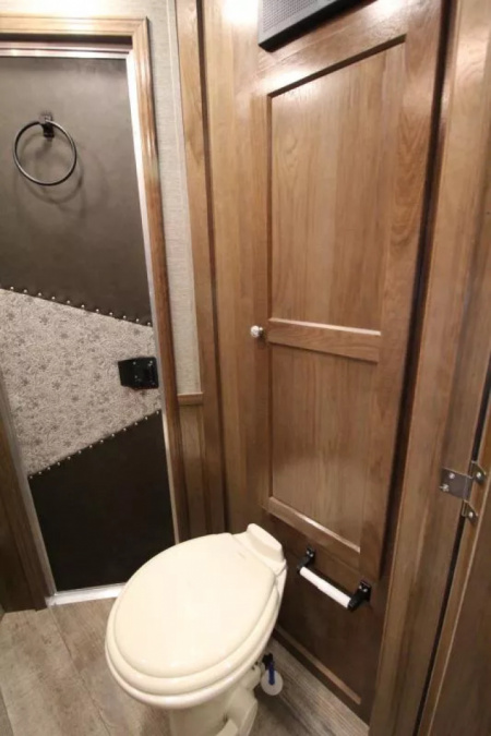 New 2026 SMC Patriot P29SRK - 9FT SW w/ Slide LQ. All Alum. All Real Wood Interior. 2 Horse Trailer