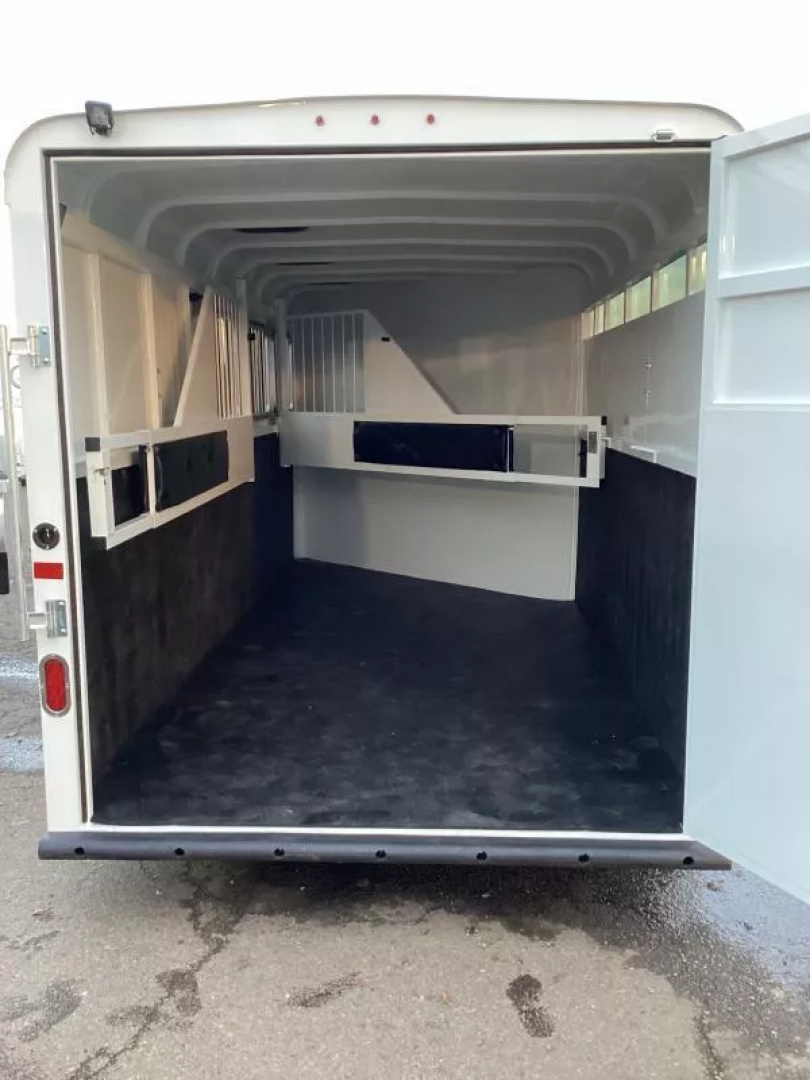 New 2026 Thuro-Bilt Shilo 3 Horse Trailer- one foot extra length- extra divider catch- rear flood light-single rear door