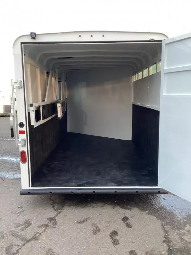 New 2026 Thuro-Bilt Shilo 3 Horse Trailer- one foot extra length- extra divider catch- rear flood light-single rear door