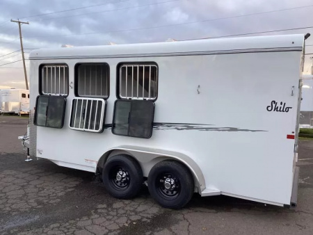 New 2026 Thuro-Bilt Shilo 3 Horse Trailer- one foot extra length- extra divider catch- rear flood light-single rear door